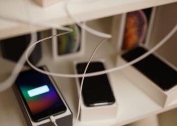 Apple Faces Stiff Competition in China as Huawei Surges