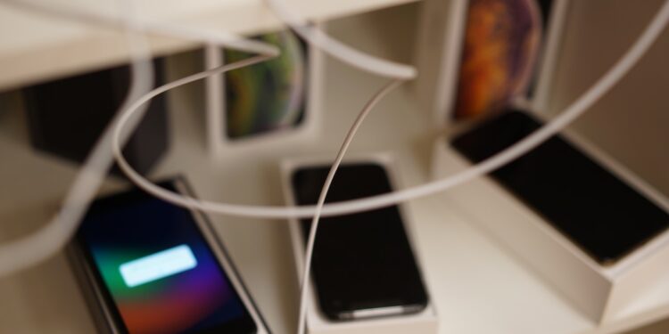 Apple Faces Stiff Competition in China as Huawei Surges