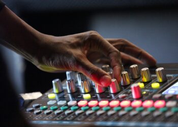 Dave & Buster (PLAY)’s Profits Crash 72% in Q2 2025 Despite $557.4M Sales