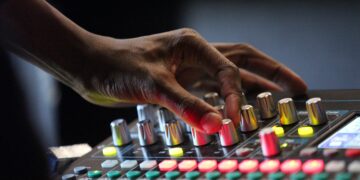 Dave & Buster (PLAY)’s Profits Crash 72% in Q2 2025 Despite $557.4M Sales