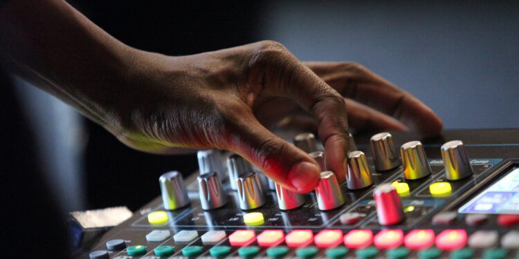 Dave & Buster (PLAY)’s Profits Crash 72% in Q2 2025 Despite $557.4M Sales