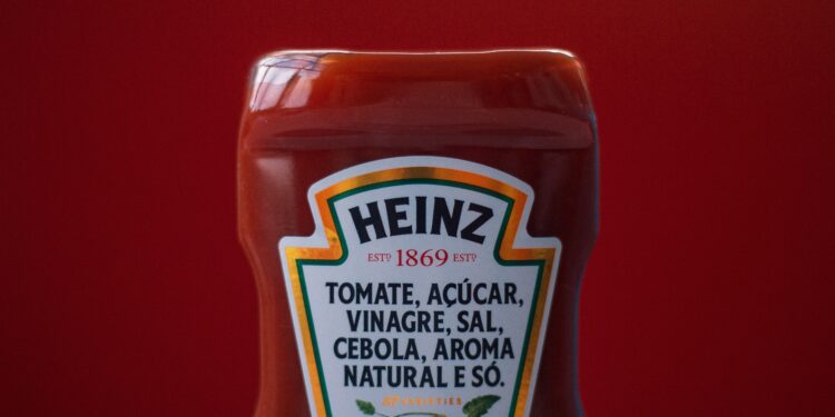 Kraft Heinz (KHC) Plunges 7% After Warren Buffett Slams $33B Food Giant Split