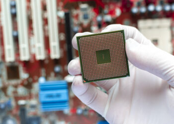 Warning Signal: STMicroelectronics (STM) Gross Margin Falls to 33.2%