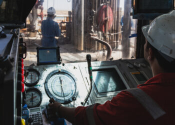 Occidental (OXY) Falls 6% After $9.7B OxyChem Sale to Warren Buffett