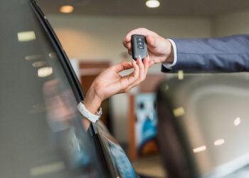 CarMax (KMX) Stock Plunges 24% Amid CEO Exit & Weak Q3 Outlook