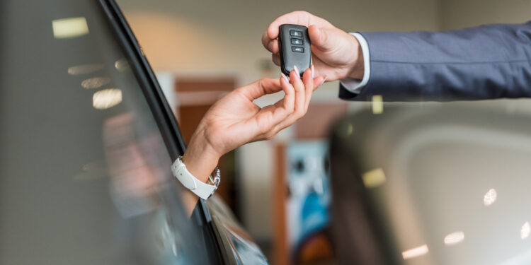 CarMax (KMX) Stock Plunges 24% Amid CEO Exit & Weak Q3 Outlook