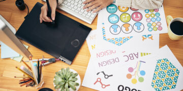 CarMax (KMX) Stock Plunges 24% Amid CEO Exit & Weak Q3 Outlook