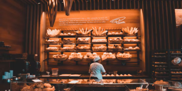 Flowers Foods (FLO) Cuts Earnings Outlook as Sales Fall 4% but Could Bread Demand Bounce Back?